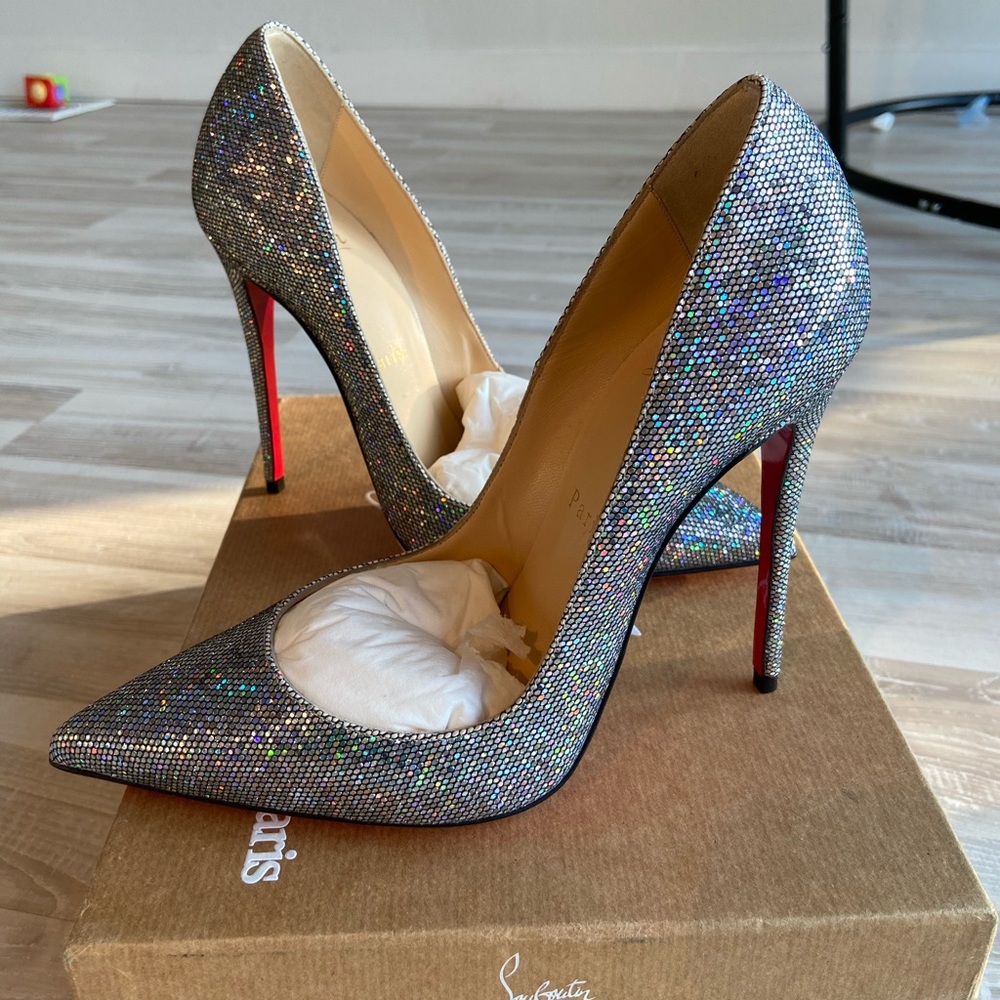 Brand new Christian Louboutin So Kate Pumps